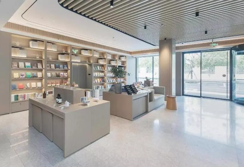 Ji Hotel Shanghai Bao An Road Metro Station