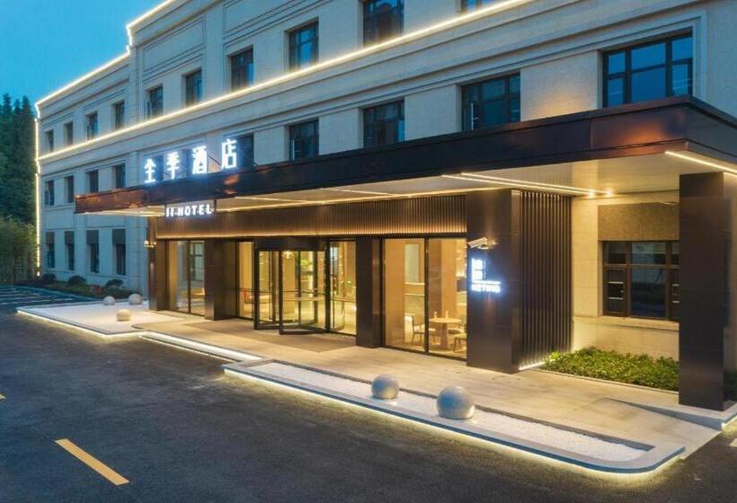 Ji Hotel Shanghai Bao An Road Metro Station