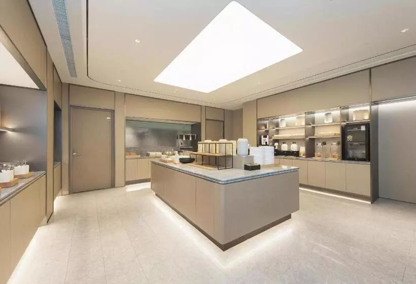 Ji Hotel Shanghai Bao An Road Metro Station