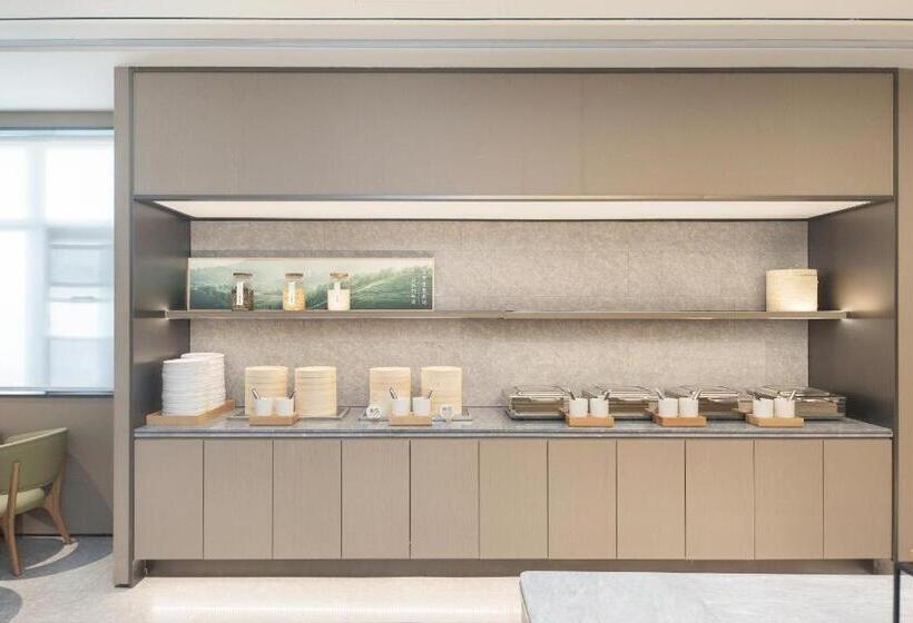 Ji Hotel Shanghai Bao An Road Metro Station