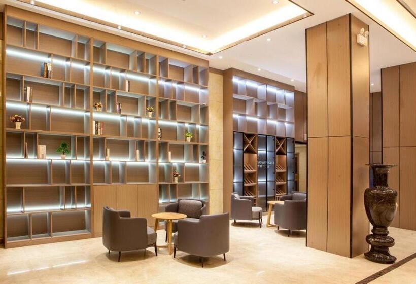 Starway Hotel Gongyi Wanyang Shopping Mall