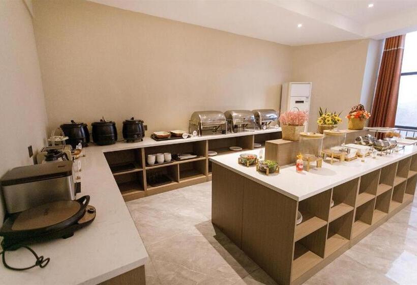 Starway Hotel Gongyi Wanyang Shopping Mall