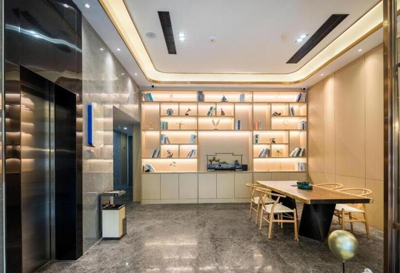 Starway Hotel Nanjing Jingwu Road Hongyang Home City