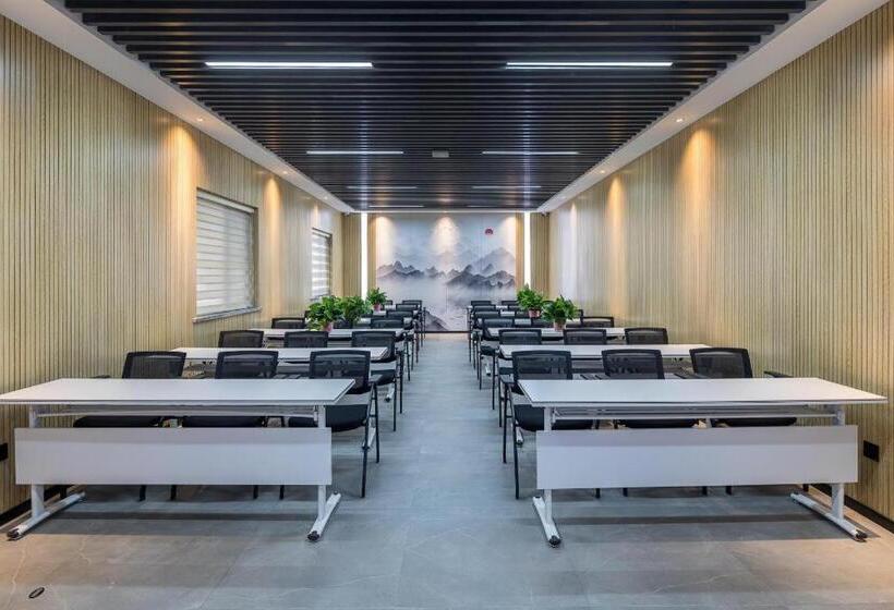 Starway Hotel Nanjing Jingwu Road Hongyang Home City