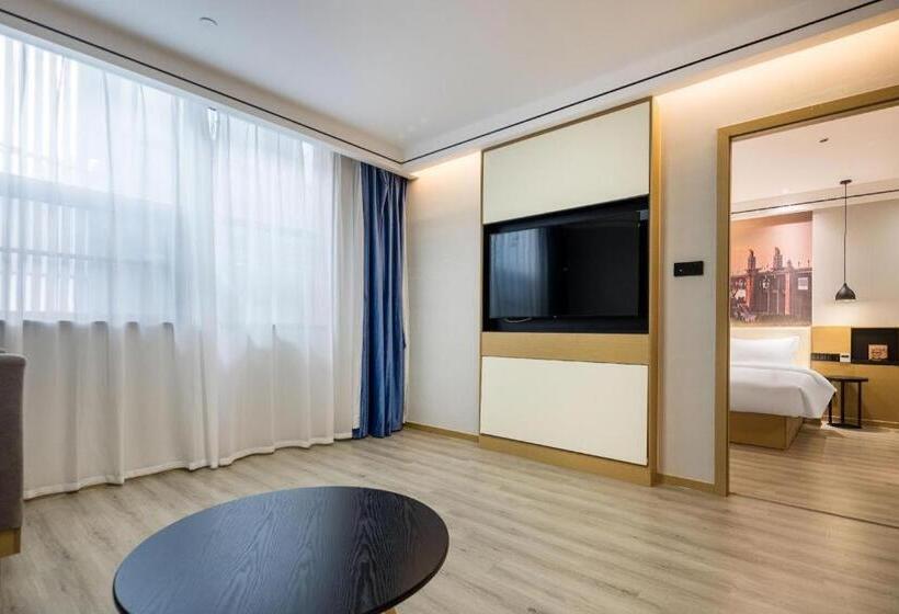 Starway Hotel Nanjing Jingwu Road Hongyang Home City