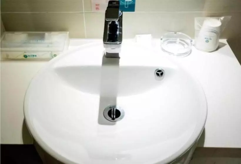 Hotelli City Comfort Inn Chengdu Giant Panda Base