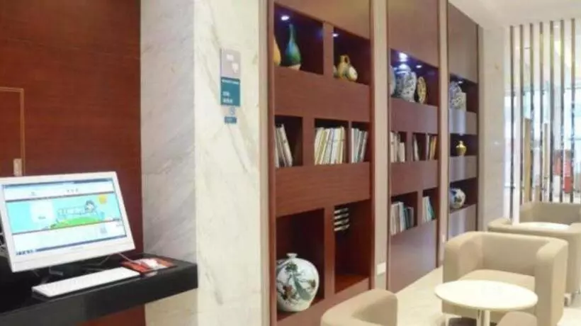 Hotelli City Comfort Inn Dongguan Dalang Yuanda City Plaza