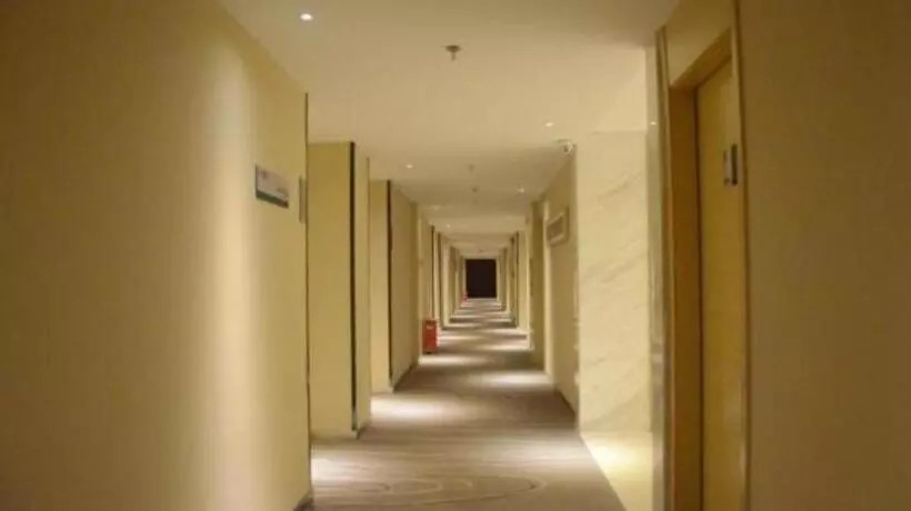 Hotelli City Comfort Inn Dongguan Dalang Yuanda City Plaza