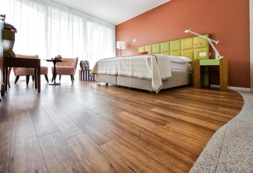 בית מלון כפרי Eden Roc Marina