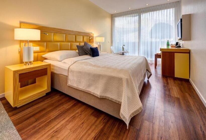 בית מלון כפרי Eden Roc Marina