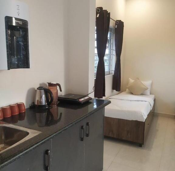 بنسيون Nandi Skandagiri Guest House