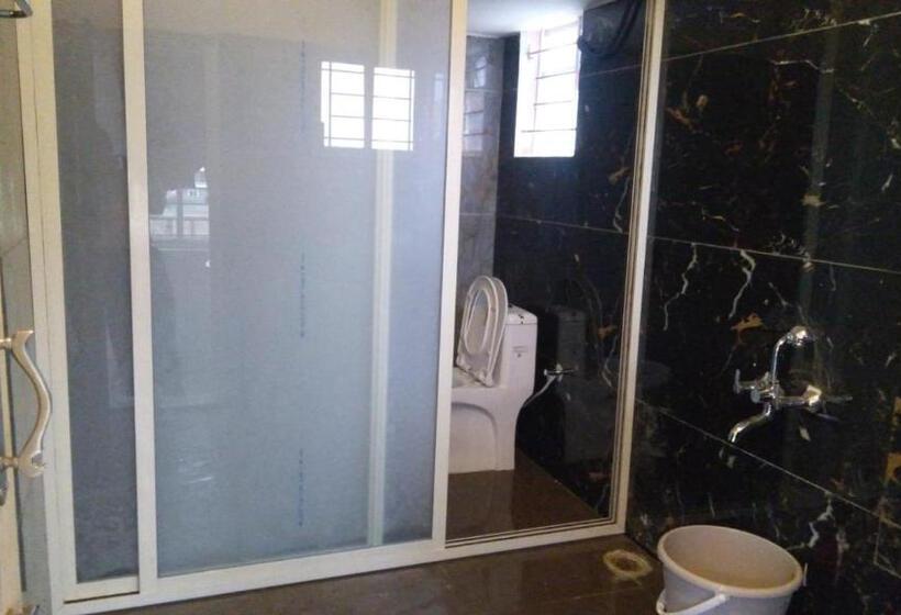 بنسيون Nandi Skandagiri Guest House