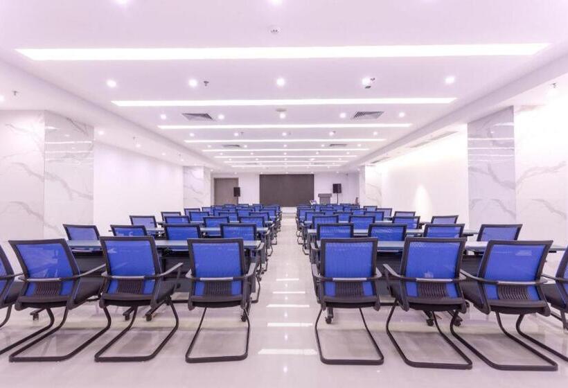 Starway Hotel Zhongshan Caihong Avenue Oasis Park