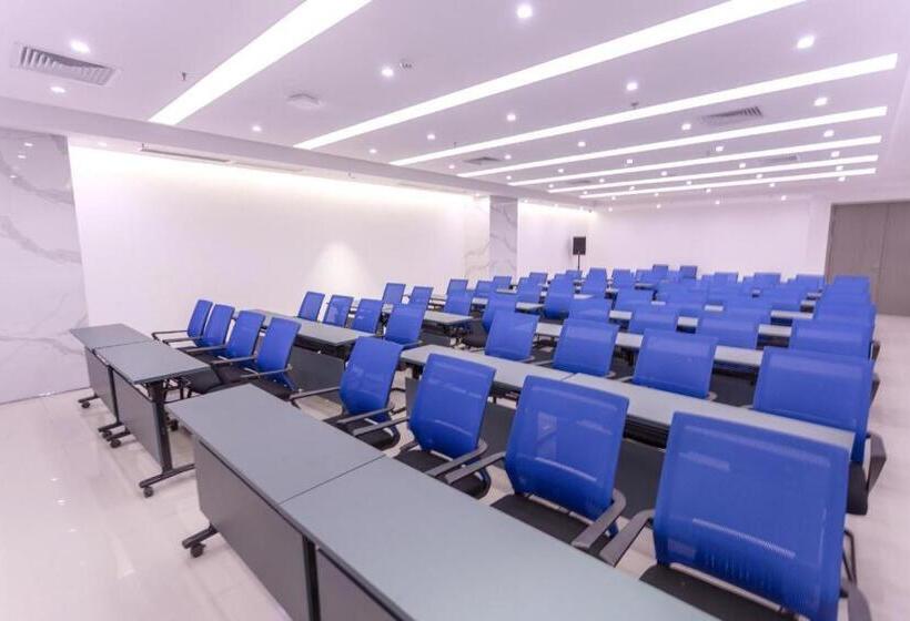 Starway Hotel Zhongshan Caihong Avenue Oasis Park