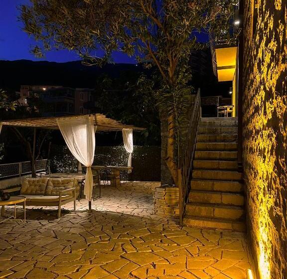 تختخواب و صبحانه Serenita Stone House