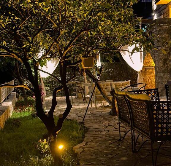 تختخواب و صبحانه Serenita Stone House