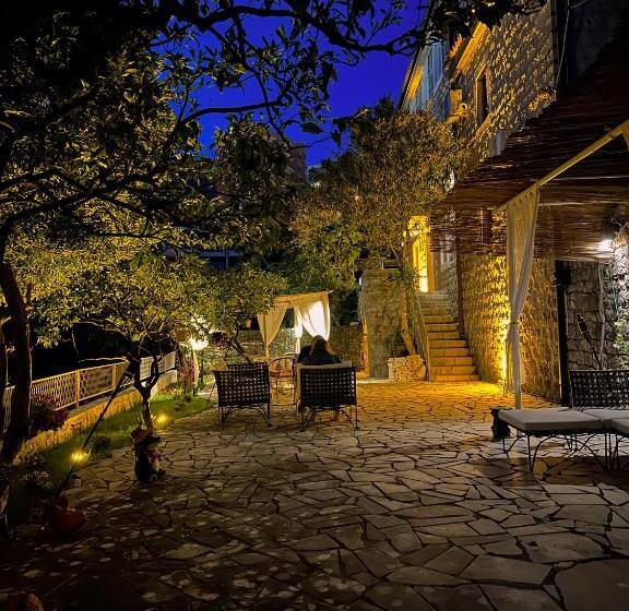 تختخواب و صبحانه Serenita Stone House