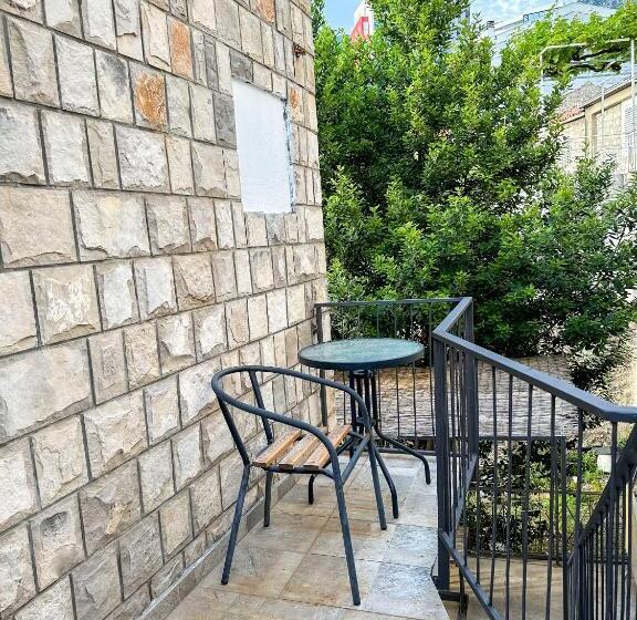 تختخواب و صبحانه Serenita Stone House