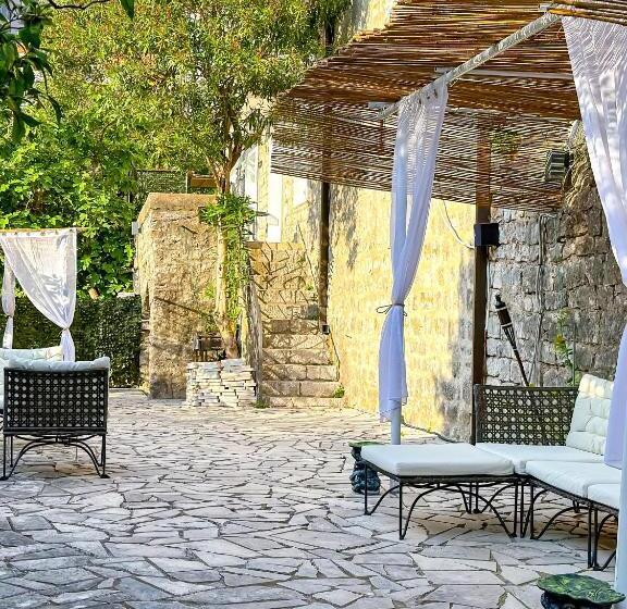 تختخواب و صبحانه Serenita Stone House