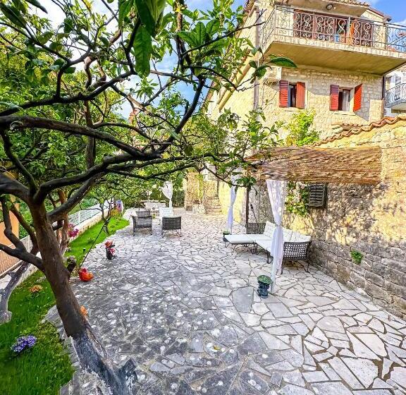 تختخواب و صبحانه Serenita Stone House