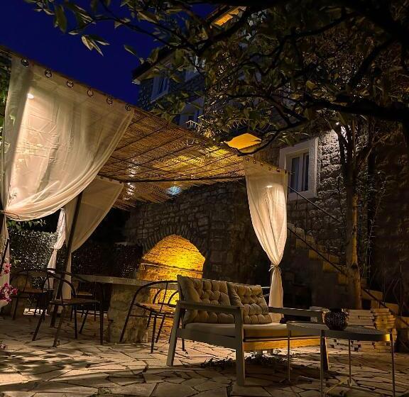 تختخواب و صبحانه Serenita Stone House