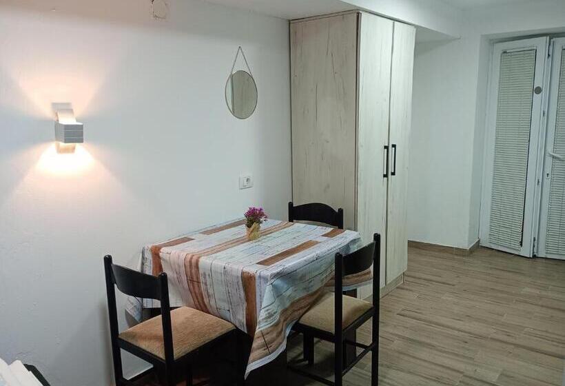 تختخواب و صبحانه Serenita Stone House