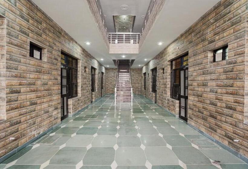 Capital O Hotel Dayal