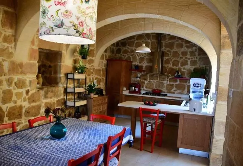 پانسیون Gozo Farmhouse