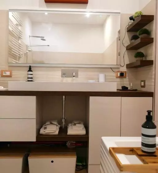 Majatalo Homesuite Sul Lago   Self Checkin