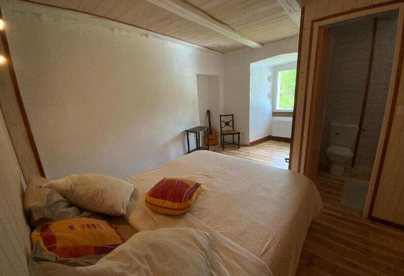 膳宿费 L Oustaliere