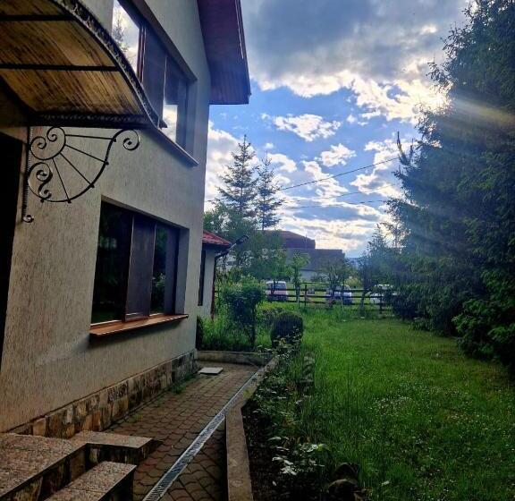 Pensiunea Rossvillas!!