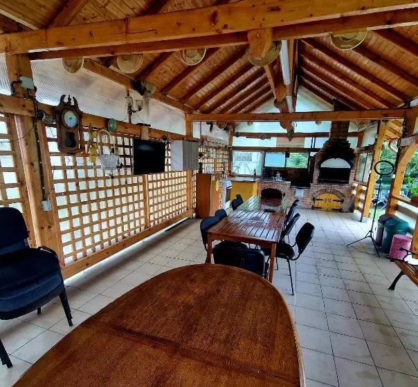 Pensiunea Rossvillas!!