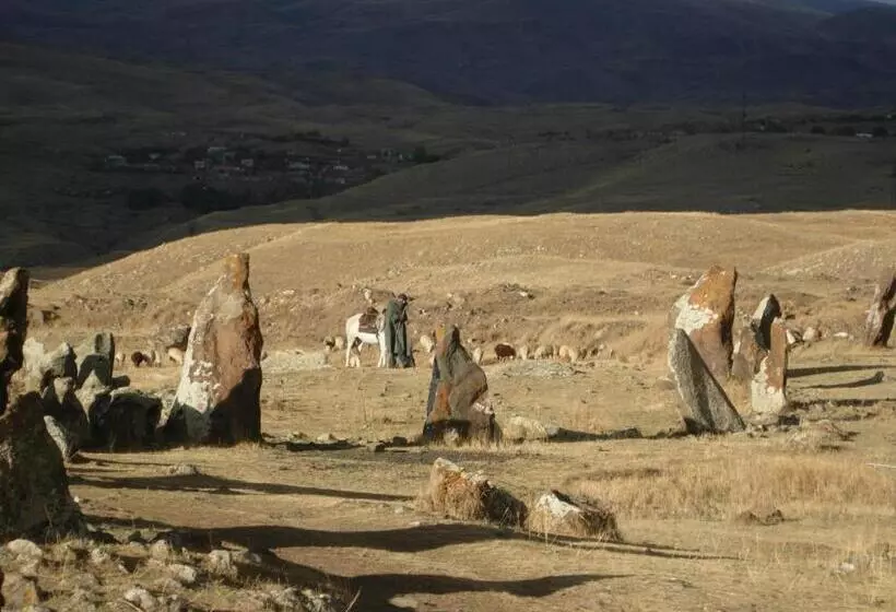 هتل Azoyan Holiday Resort