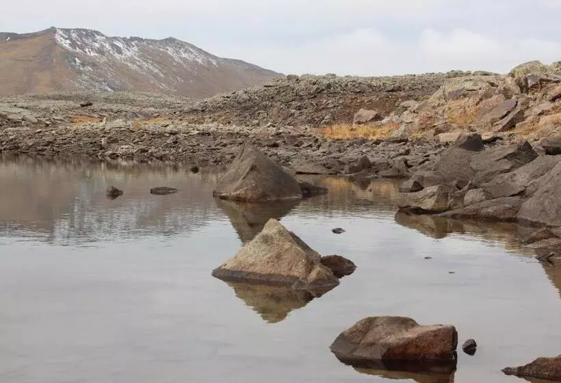 هتل Azoyan Holiday Resort