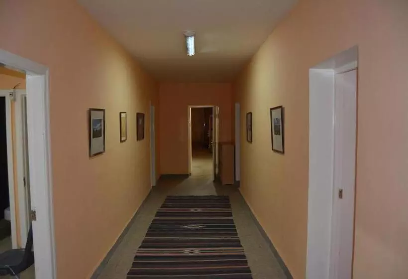 هتل Azoyan Holiday Resort