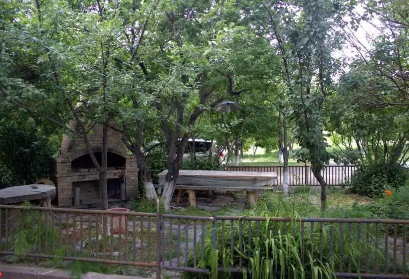 هتل Azoyan Holiday Resort