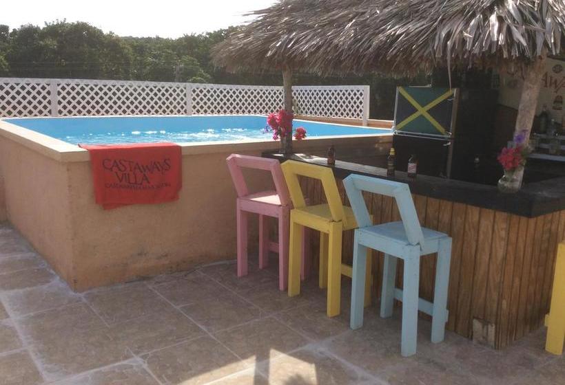 هتل Castaways Villa
