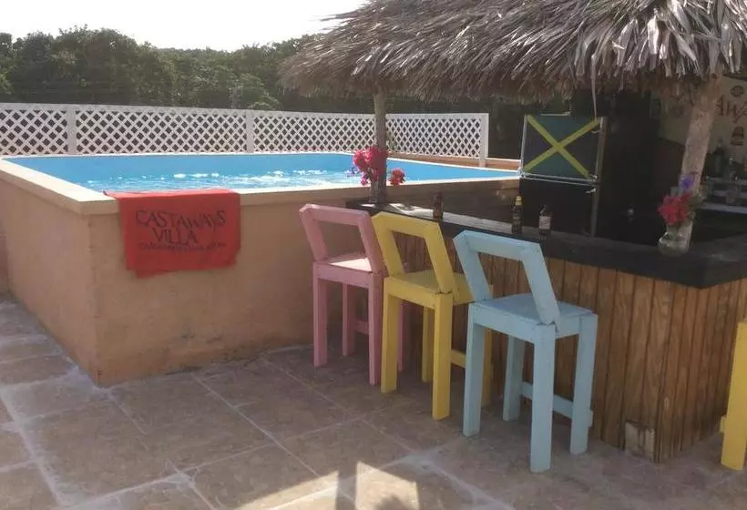 هتل Castaways Villa
