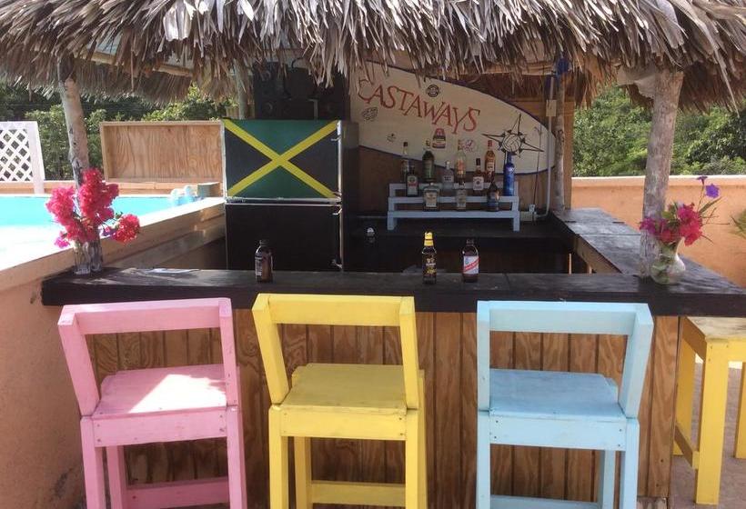 هتل Castaways Villa