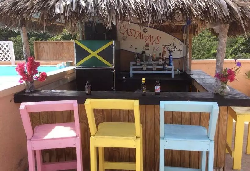 هتل Castaways Villa