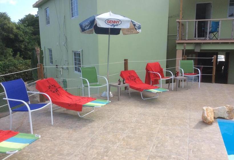 هتل Castaways Villa