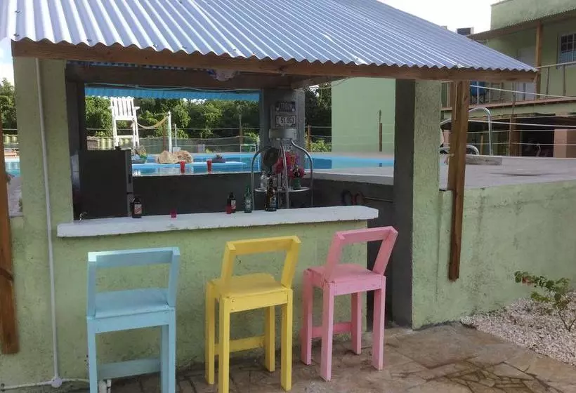 هتل Castaways Villa