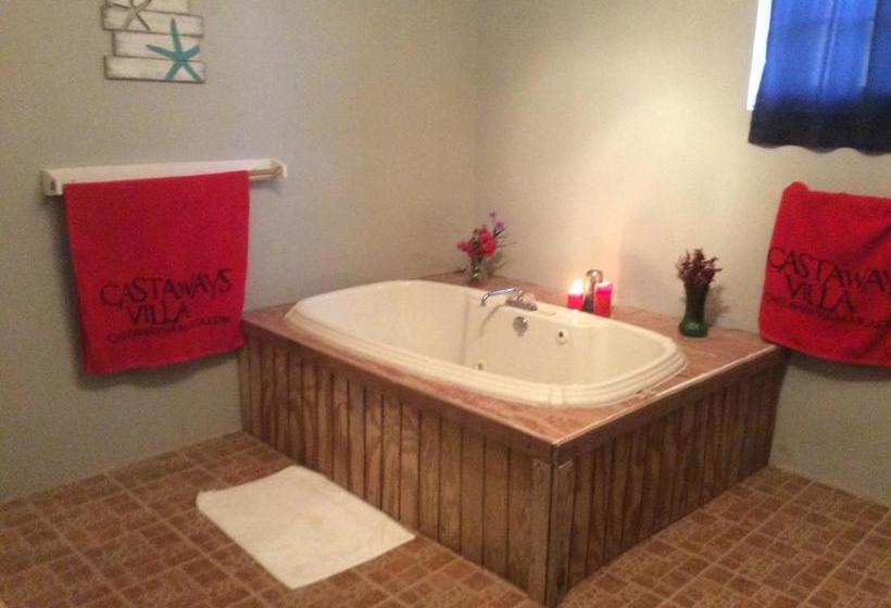 هتل Castaways Villa