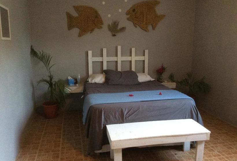 هتل Castaways Villa