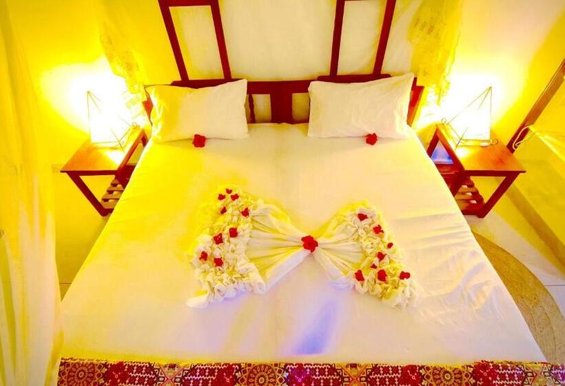 هتل Mangrove Lodge