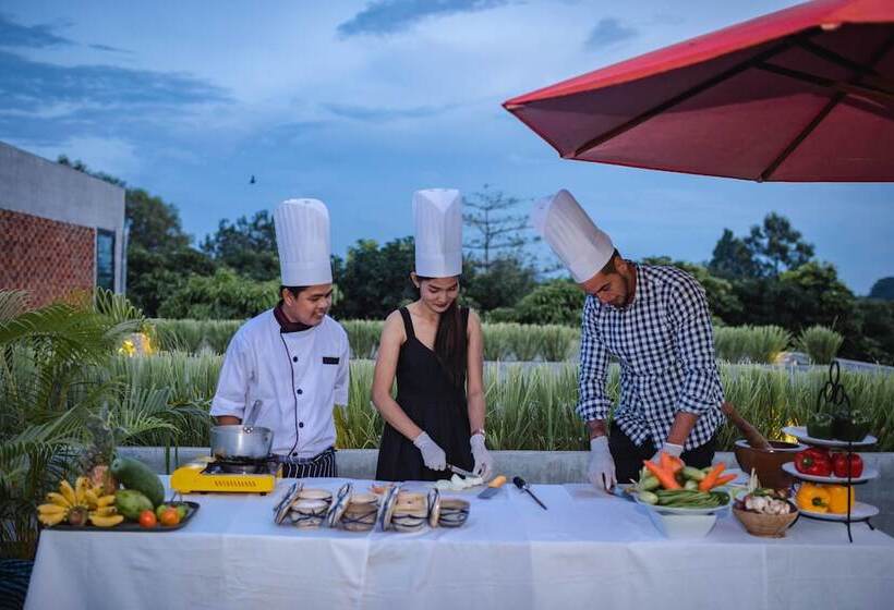 ホテル Solitaire Kamreuk Resort