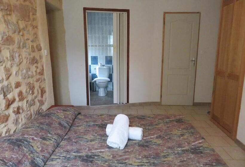 ベッドアンドブレックファースト Café De La Place Gîte & Chambres D Hôtes Lou Pastre