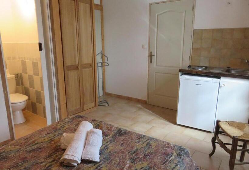 ベッドアンドブレックファースト Café De La Place Gîte & Chambres D Hôtes Lou Pastre