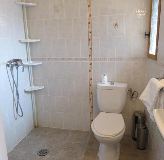 ベッドアンドブレックファースト Café De La Place Gîte & Chambres D Hôtes Lou Pastre