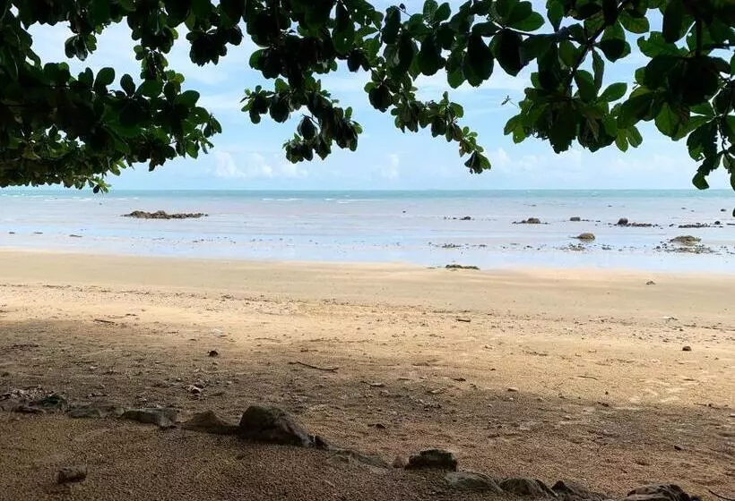 پانسیون Bonhomie Beach Cottage